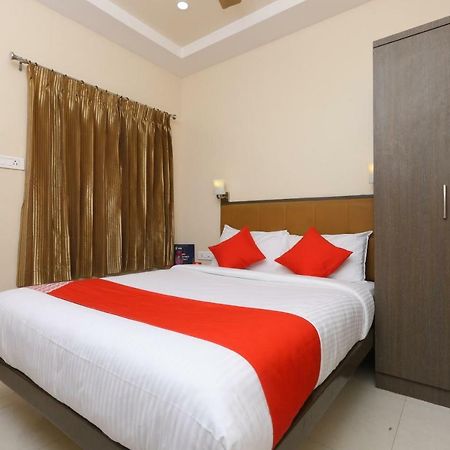 Oyo 14934 Kalyani Grand Hotel Csennai Kültér fotó