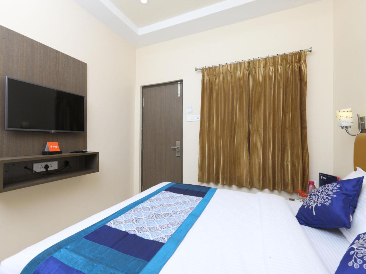 Oyo 14934 Kalyani Grand Hotel Csennai Kültér fotó