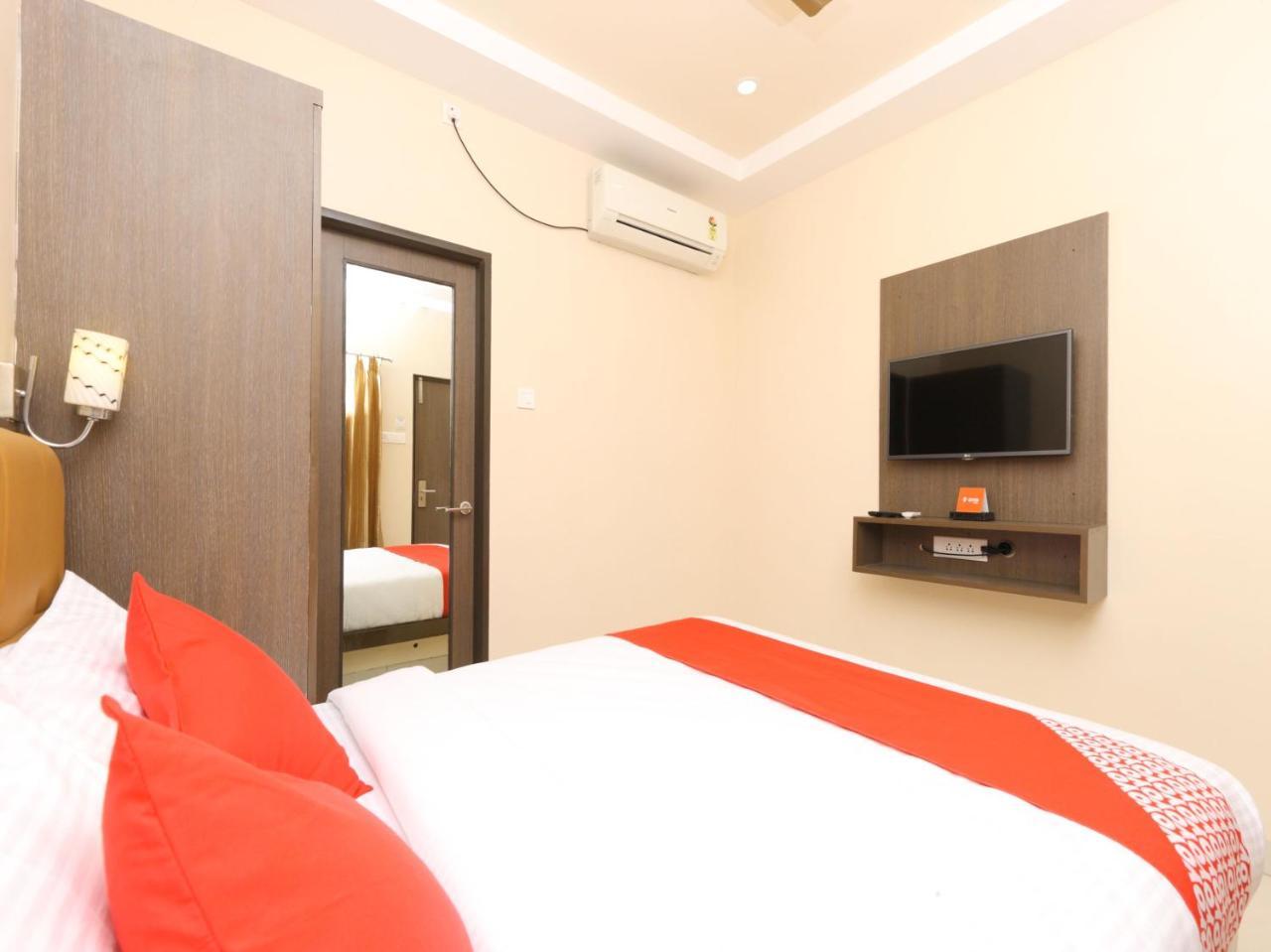 Oyo 14934 Kalyani Grand Hotel Csennai Kültér fotó